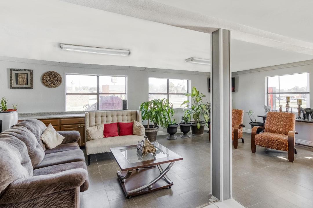 Photo of Livingroom in Pineville