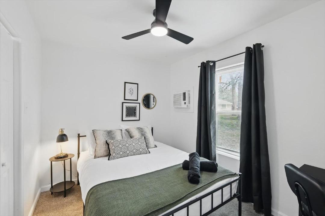 Photo of Bedroom in Haltom City