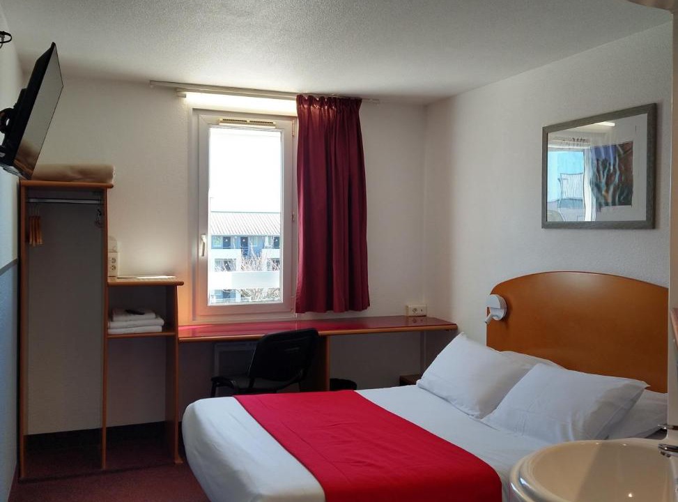 Photo of Bedroom in Saint-Saturnin