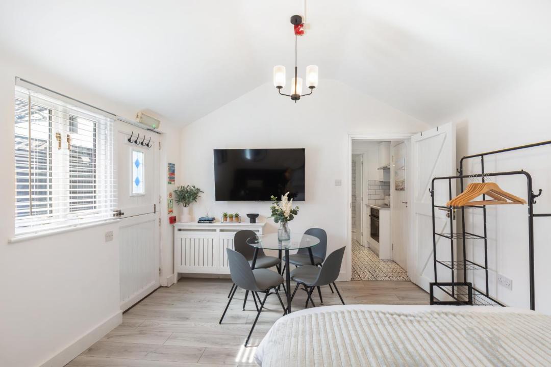 Photo of Others in High Wych