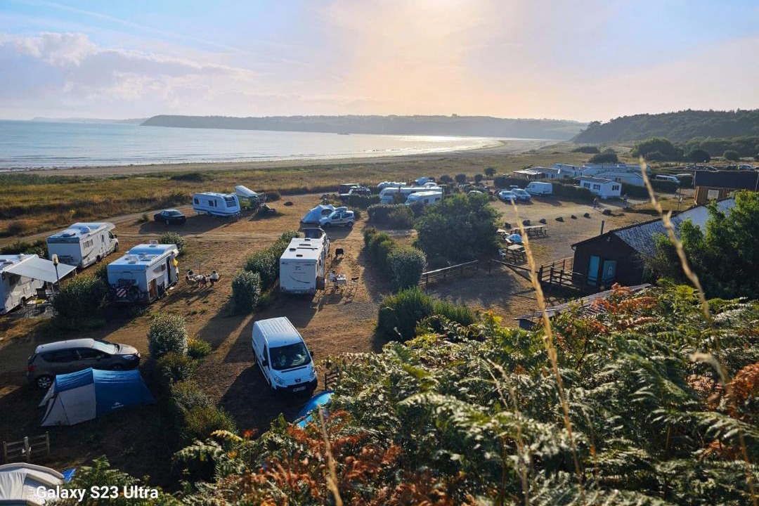 Photo of Others in Hillion