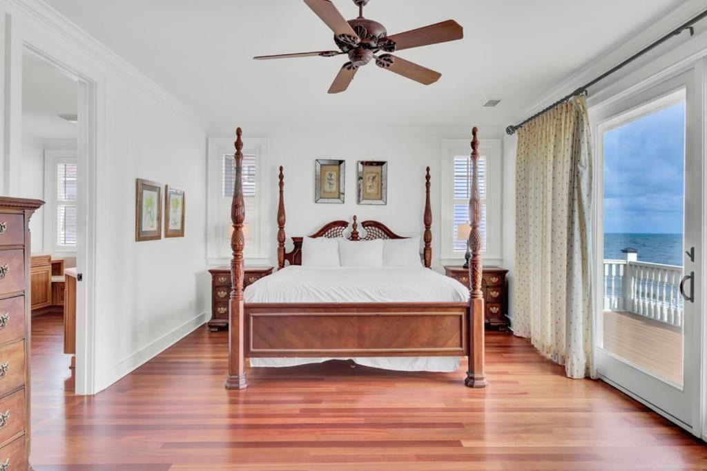 Photo of Bedroom in Beachwood East