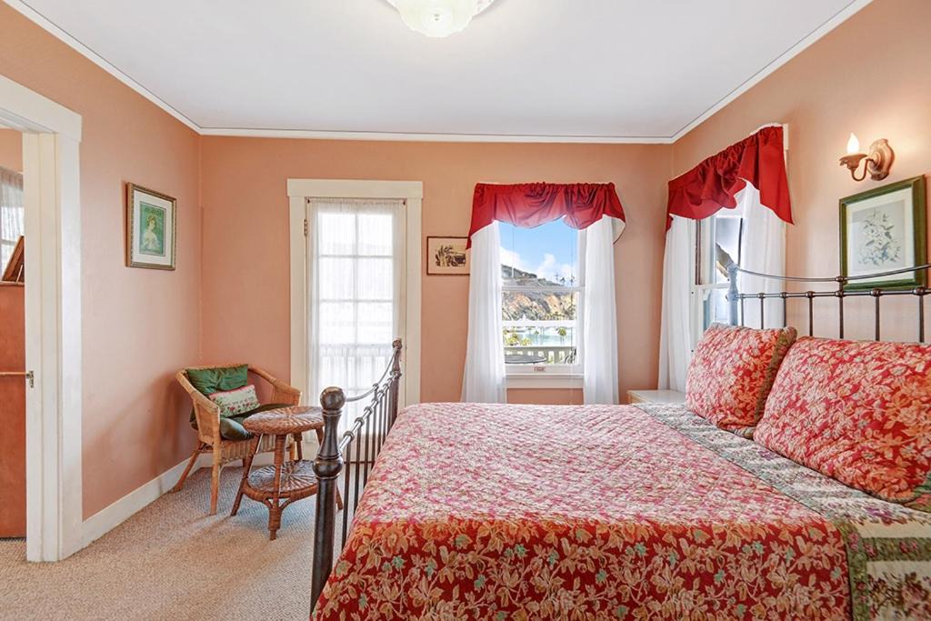 Photo of Bedroom in Avalon