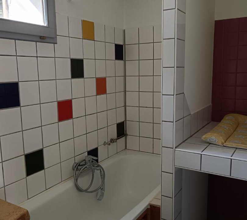 Photo of Others in Lhomme