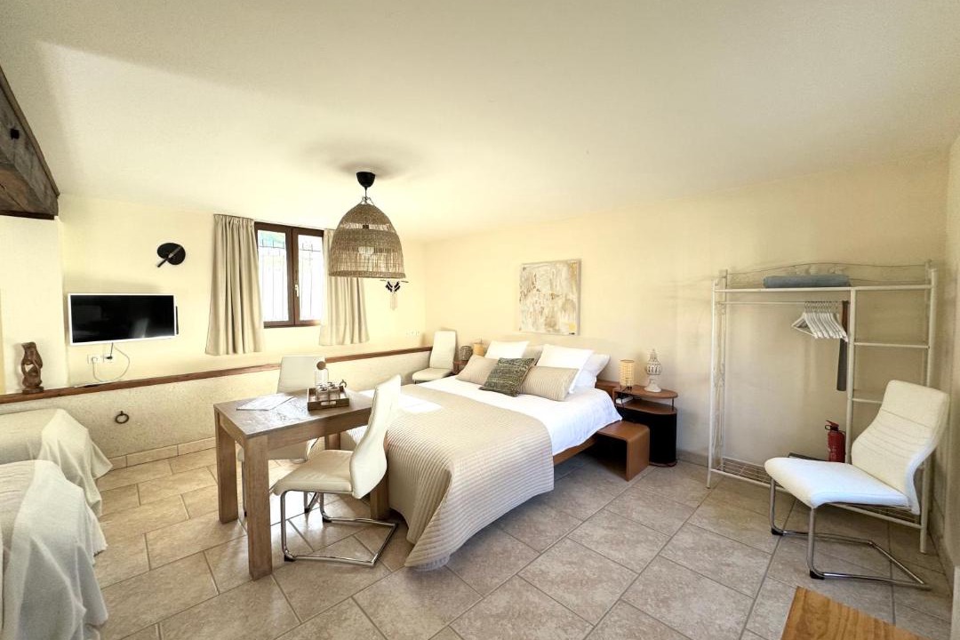 Photo of Others in Orbigny