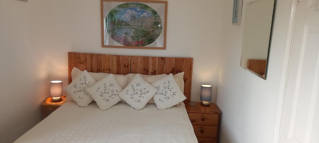 Photo of Bedroom in South Leigh