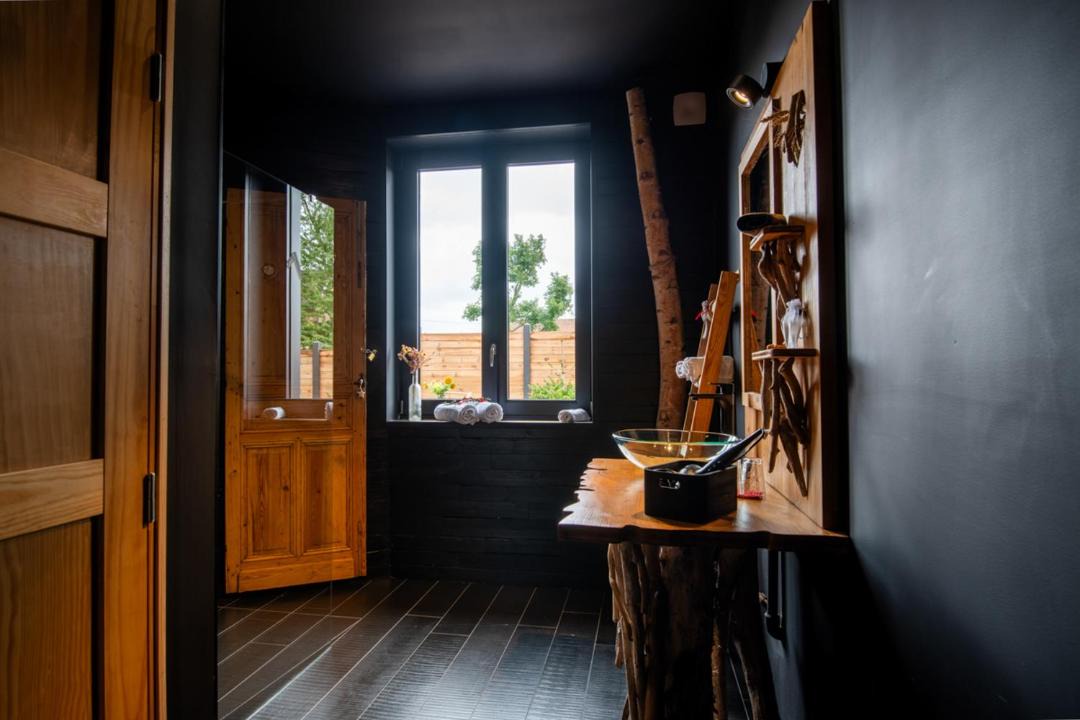 Photo of Others in Etaing