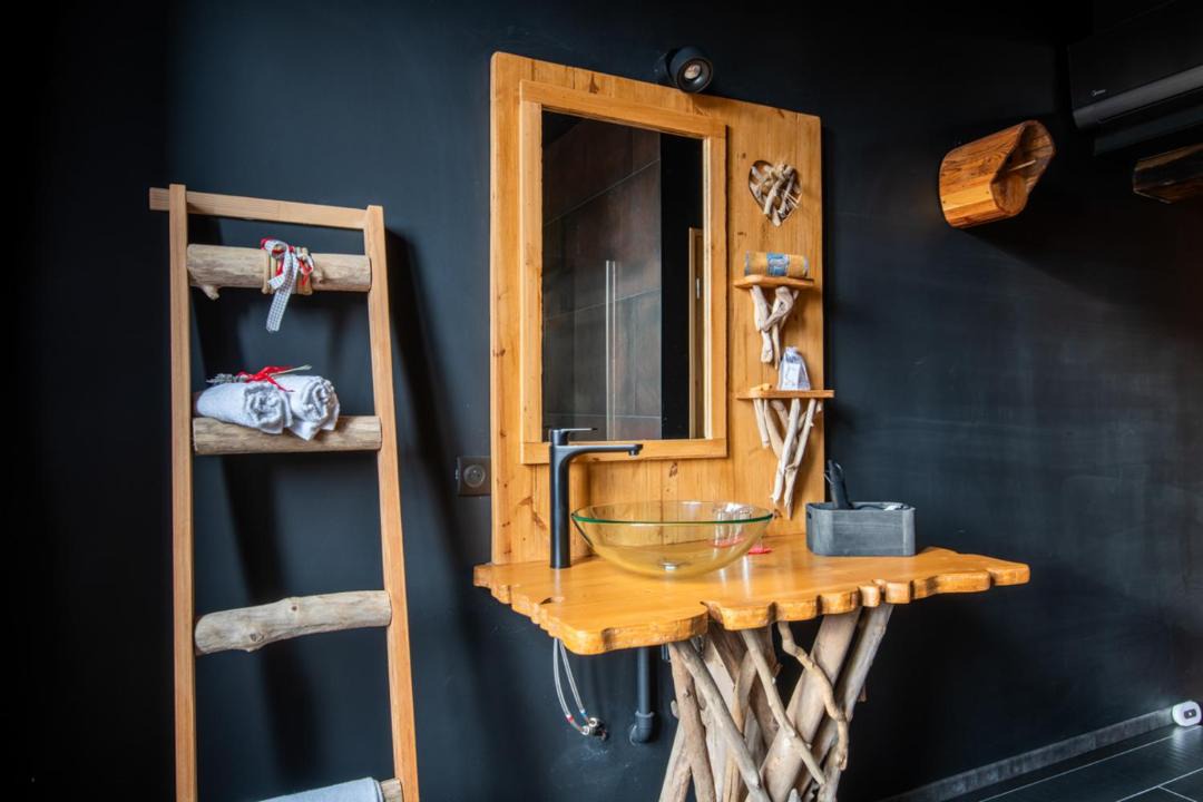 Photo of Others in Etaing