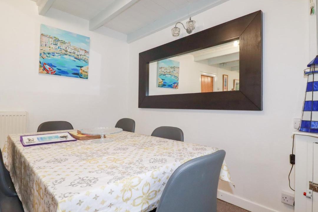 Photo of Others in Rose