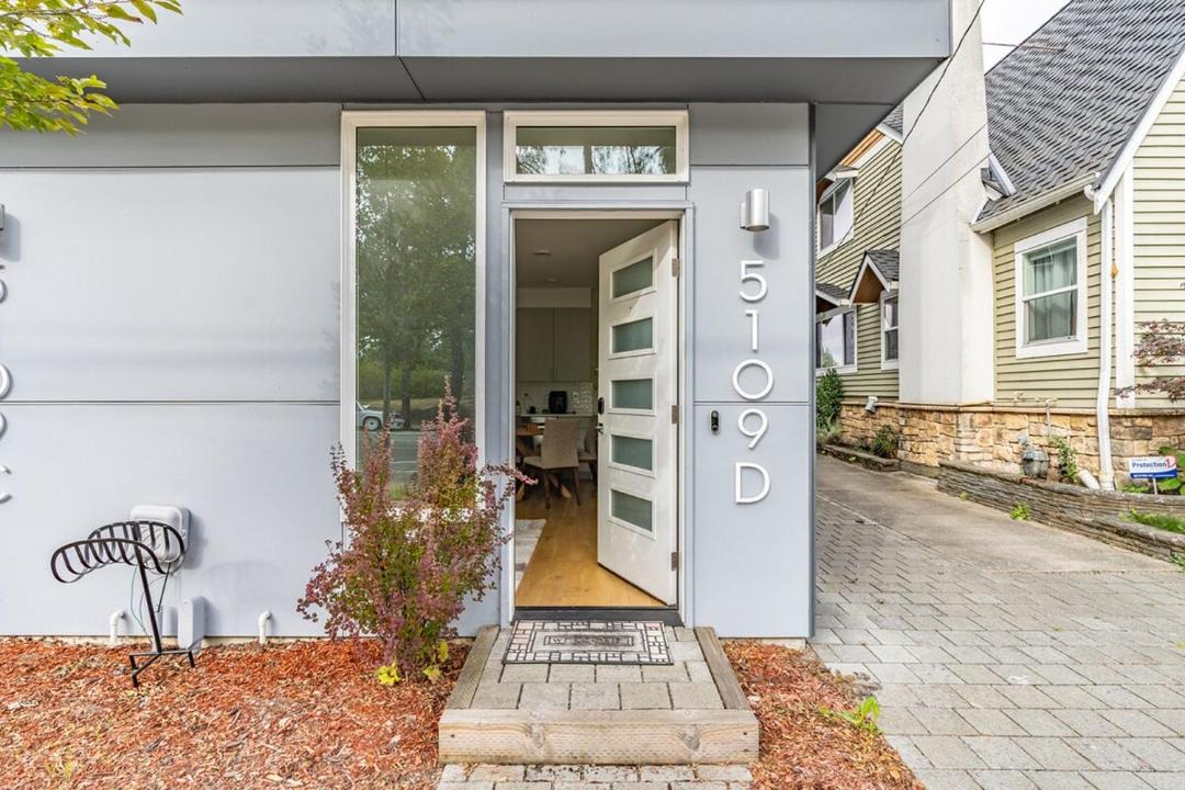 Photo of Others in Phinney Ridge