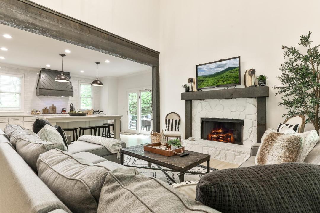 Photo of Livingroom in Big Canoe