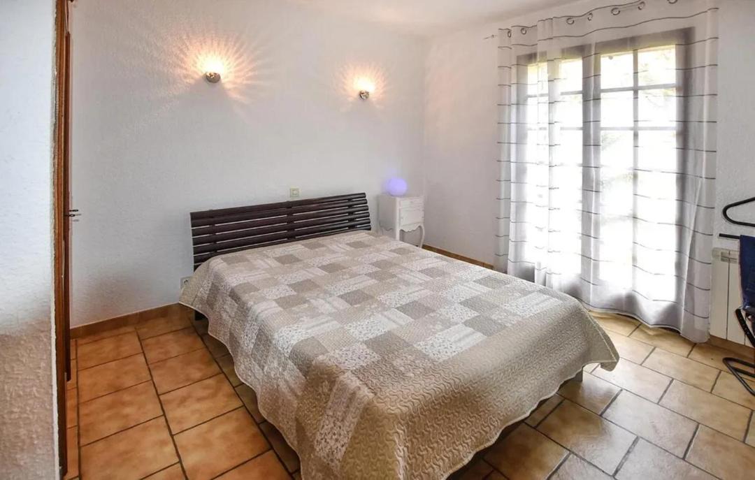 Photo of Bedroom in Loriol-du-Comtat