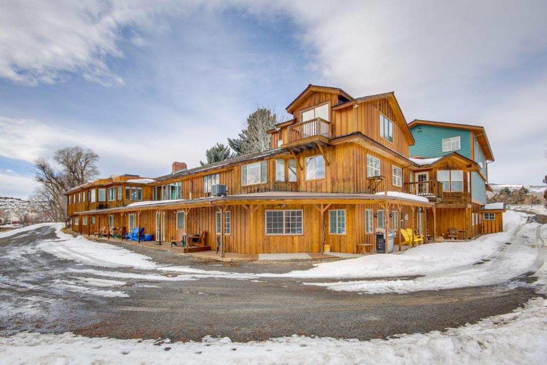 Photo of Others in Emigrant