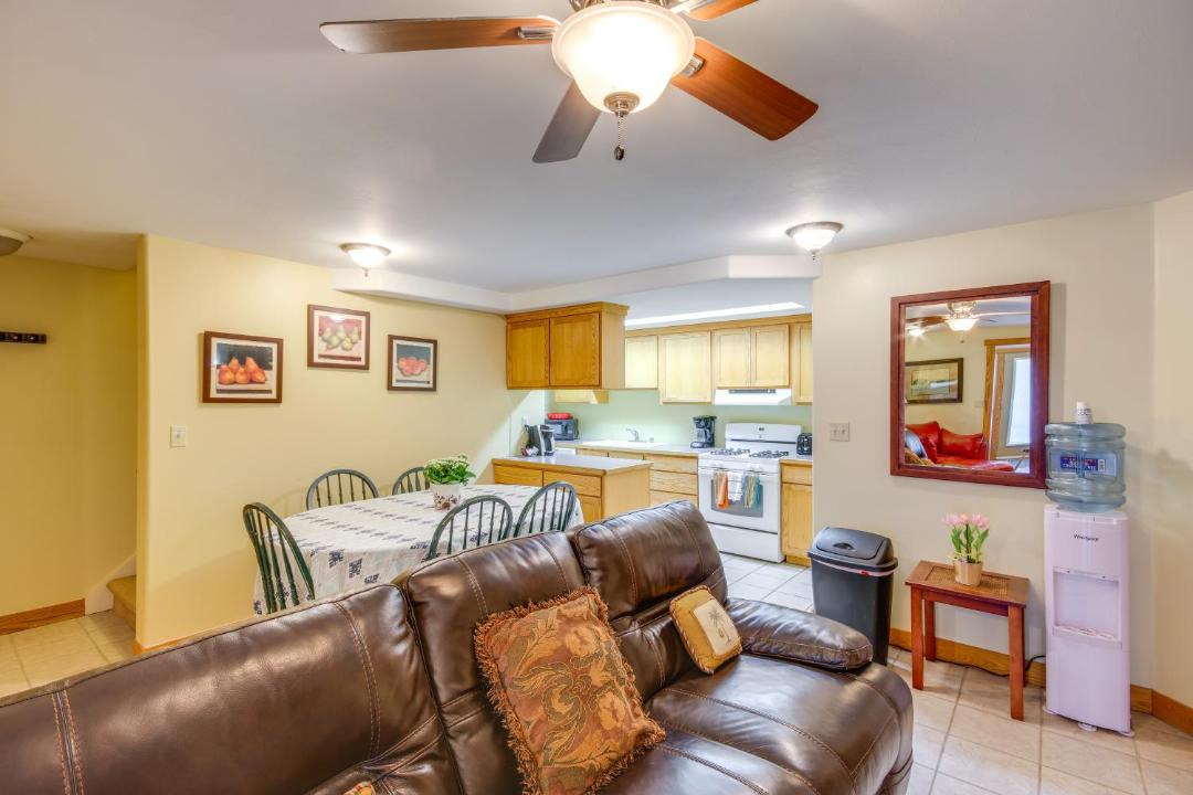 Photo of Others in Emigrant