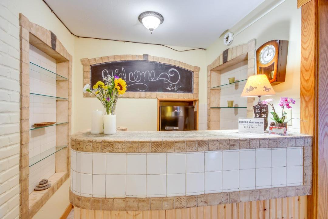 Photo of Others in Emigrant