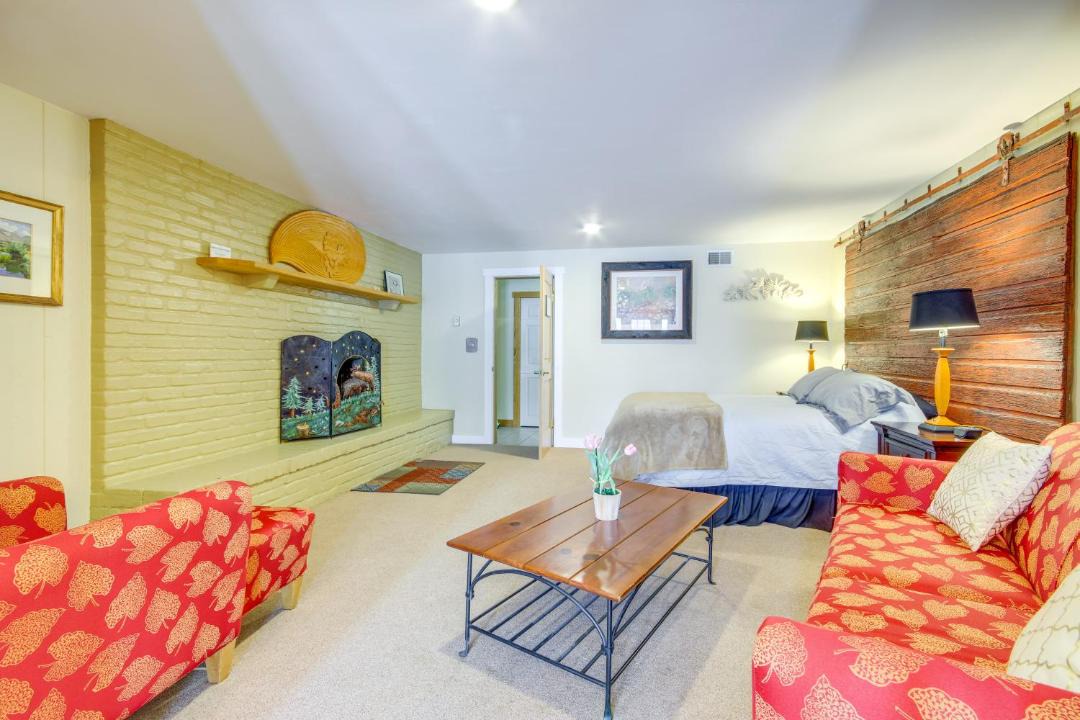 Photo of Others in Emigrant