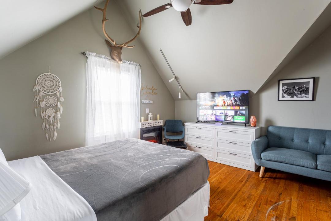 Photo of Bedroom in West End - West Side