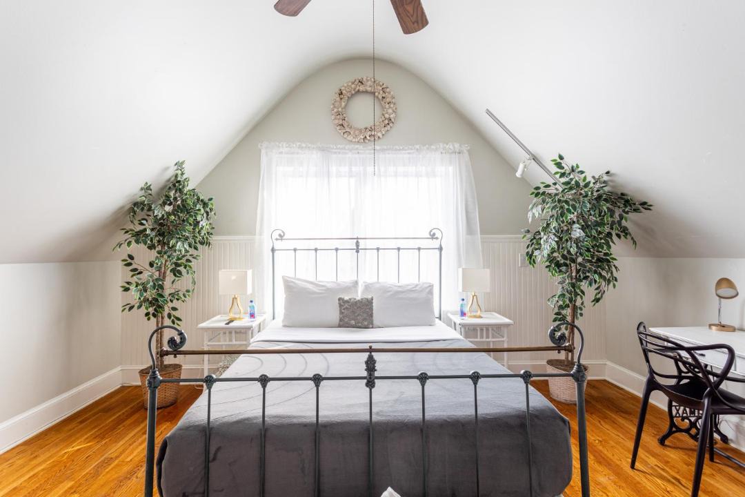 Photo of Bedroom in West End - West Side