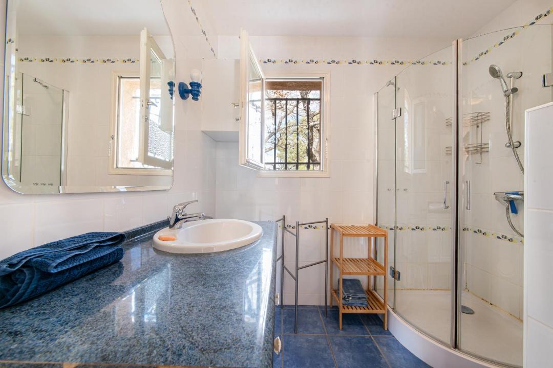 Photo of Bathroom in Montmeyan