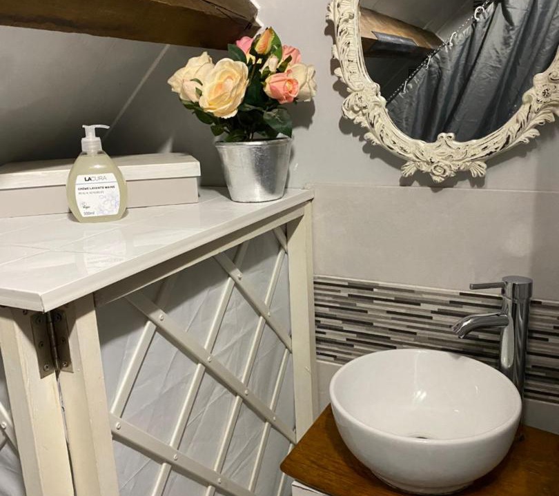 Photo of Bathroom in Saint-Cyr-du-Bailleul