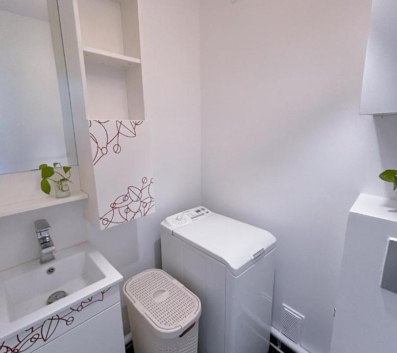 Photo of Bathroom in Python Duvernois