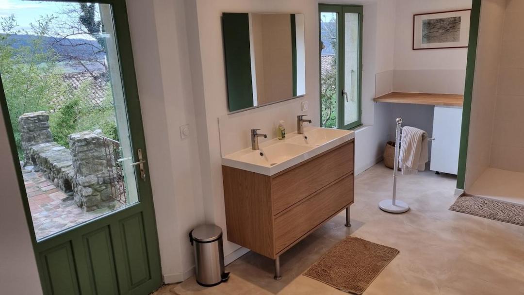 Photo of Bathroom in Valaurie