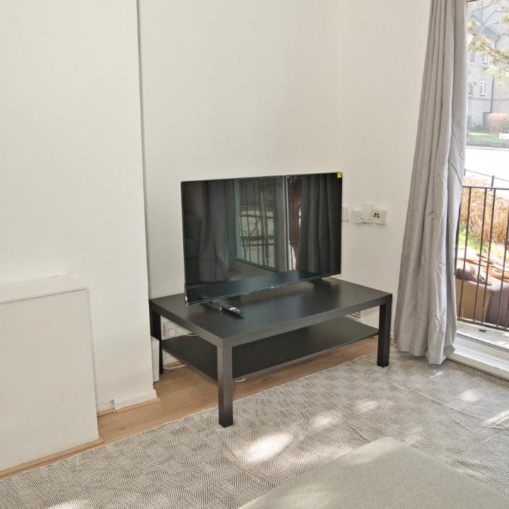 Photo of Livingroom in Swiss Cottage