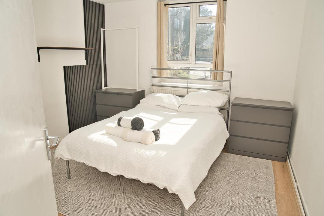 Photo of Bedroom in Swiss Cottage