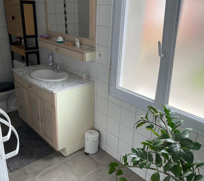 Photo of Bathroom in Cuts