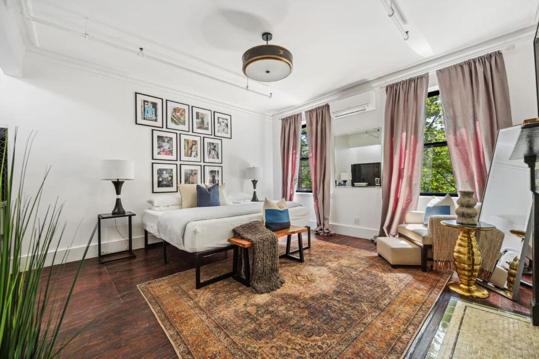 Photo of Others in Hamilton Heights