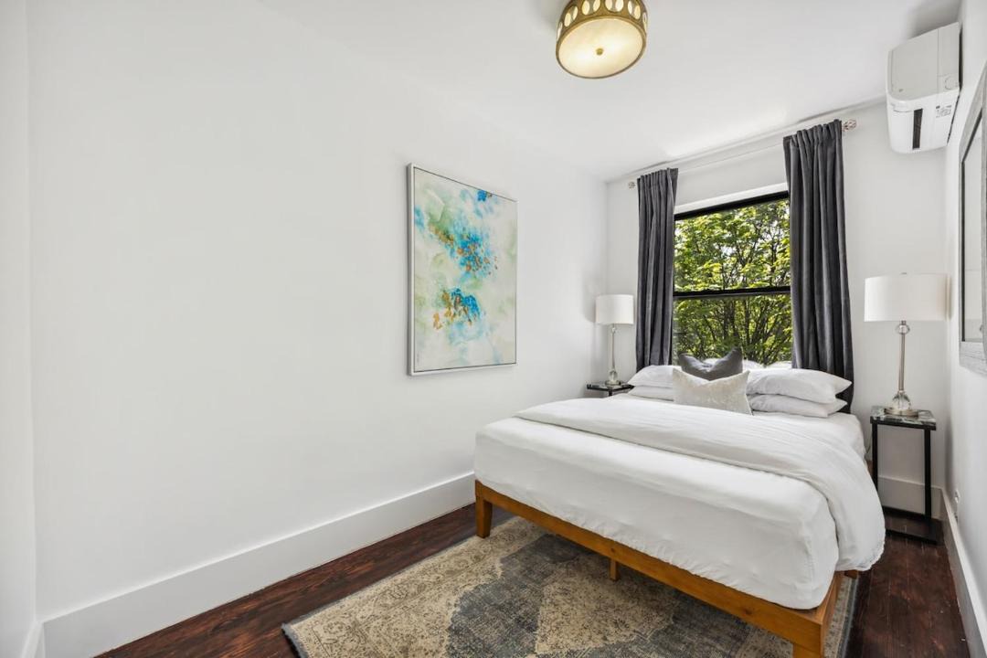 Photo of Others in Hamilton Heights