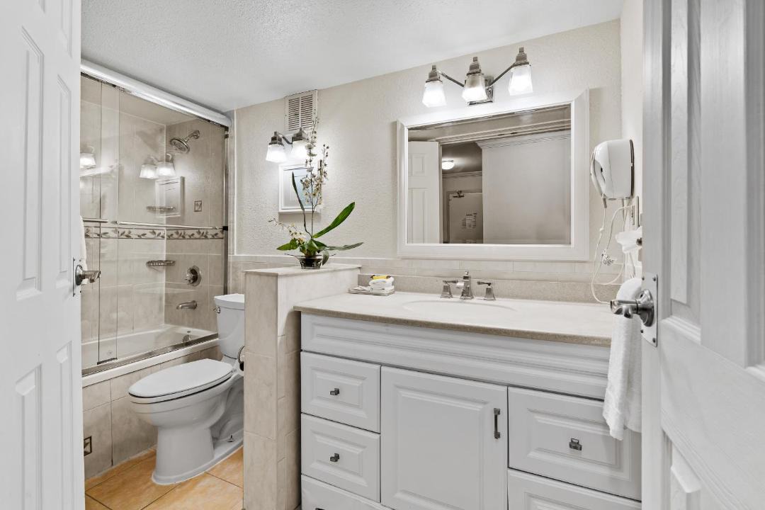 Photo of Bathroom in Fort Lee