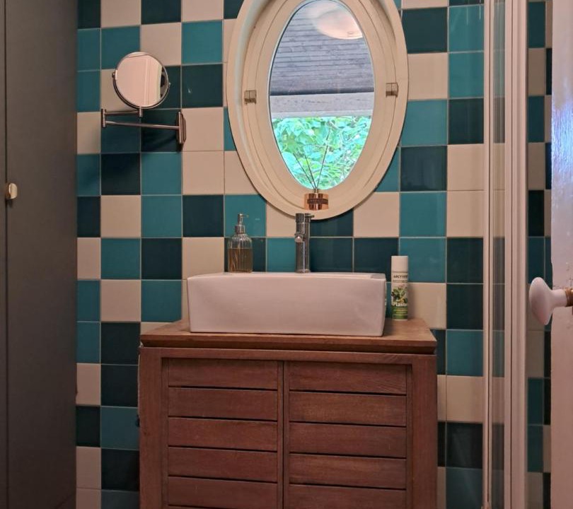 Photo of Bathroom in Cinq-Mars-la-Pile
