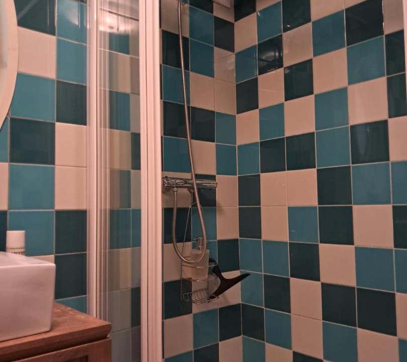 Photo of Bathroom in Cinq-Mars-la-Pile
