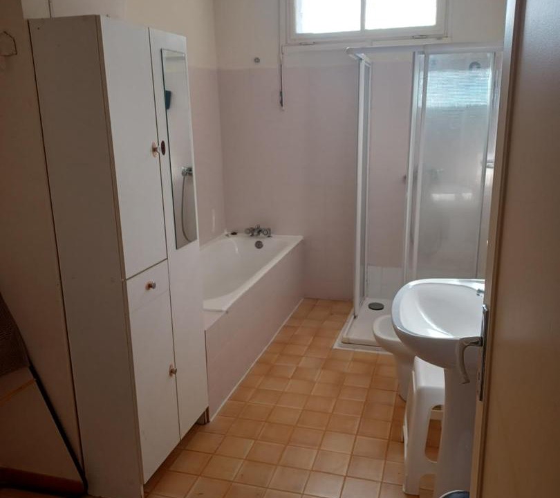 Photo of Bathroom in Clermont-Pouyguilles