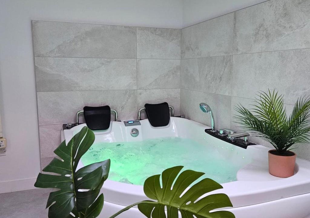 Photo of Bathroom in Brissac-Quince