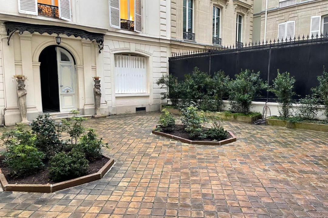 Photo of Others in 8th Arrondissement
