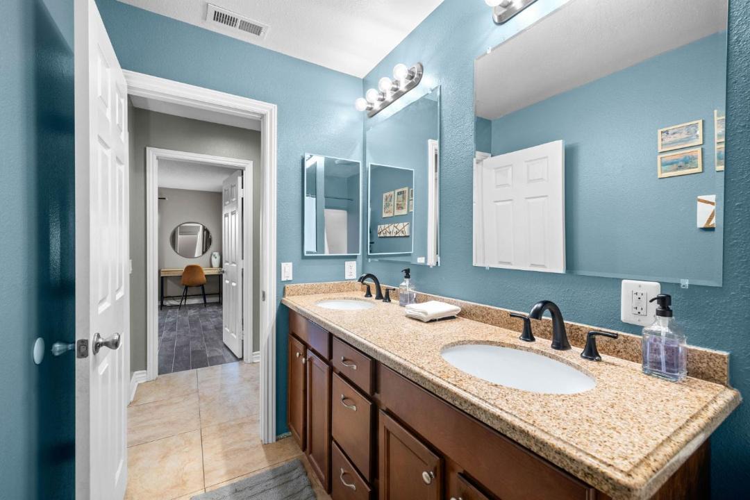 Photo of Bathroom in Peacock