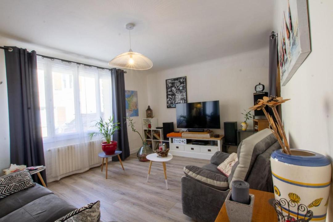 Photo of Livingroom in Saint-Julien-de-Lampon