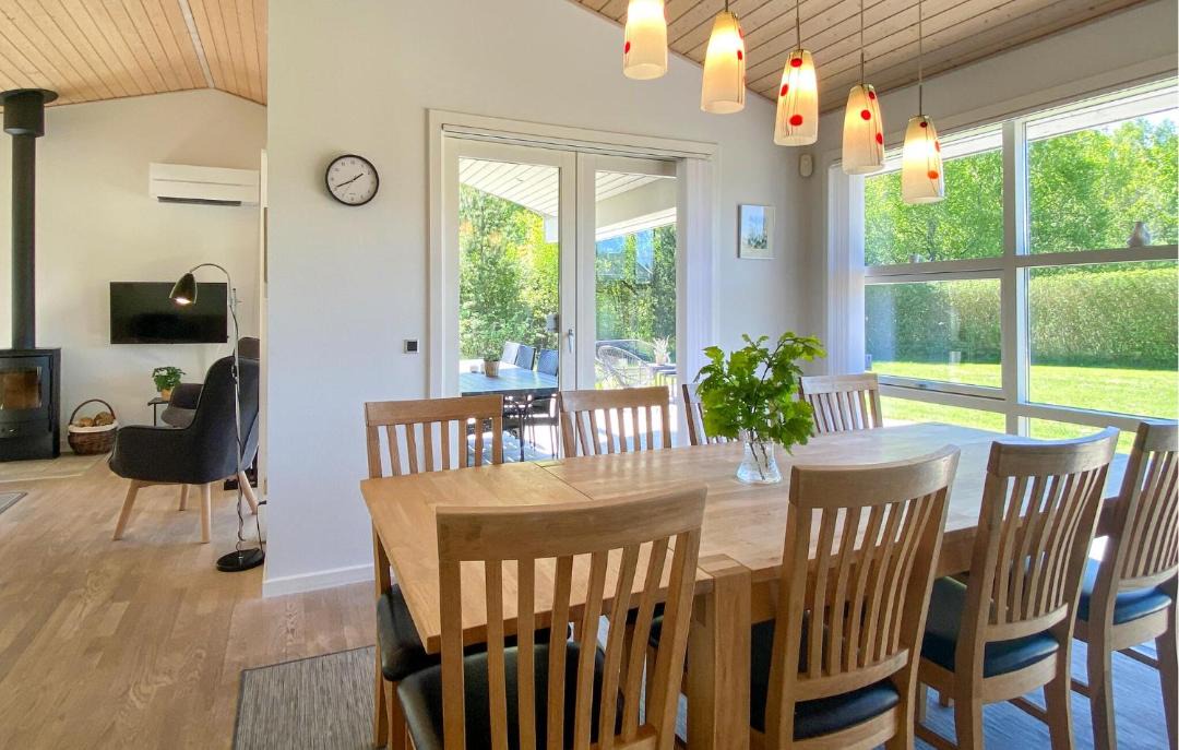 Photo of Others in Hou