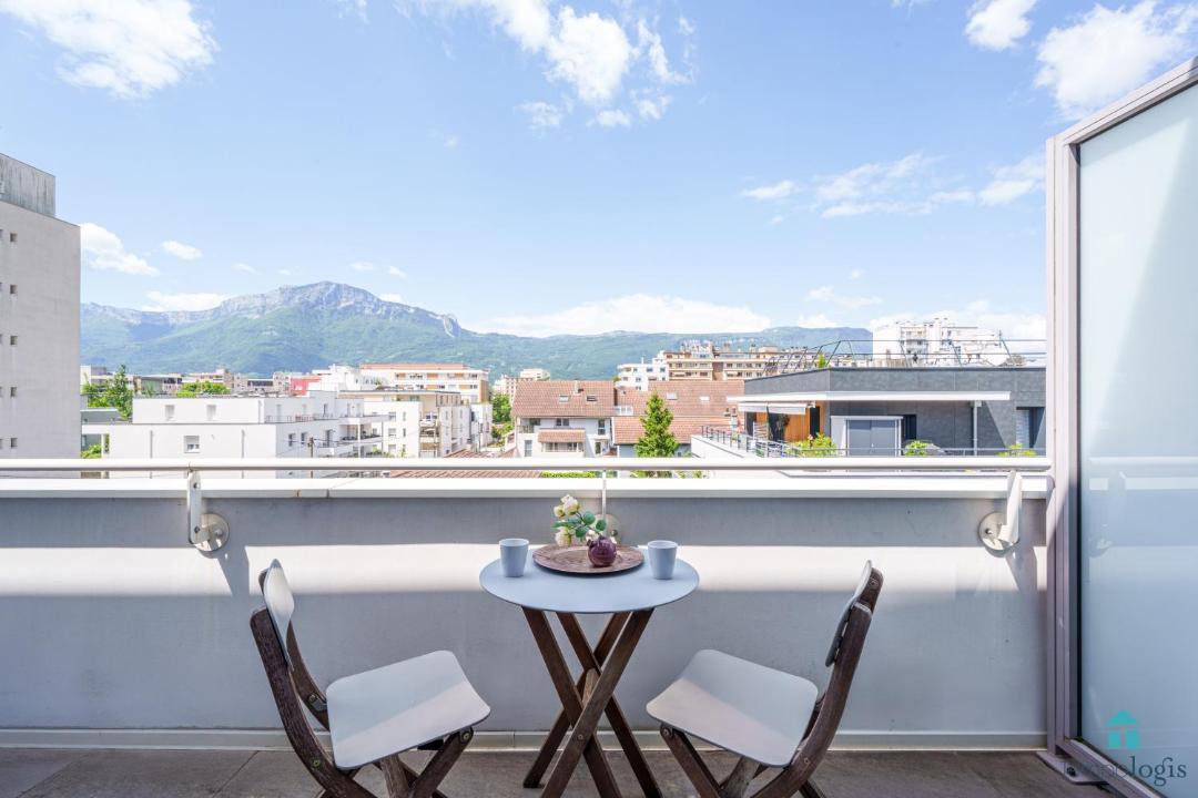 Photo of Patio Balcony in Quartier Exposition-Bajatiere