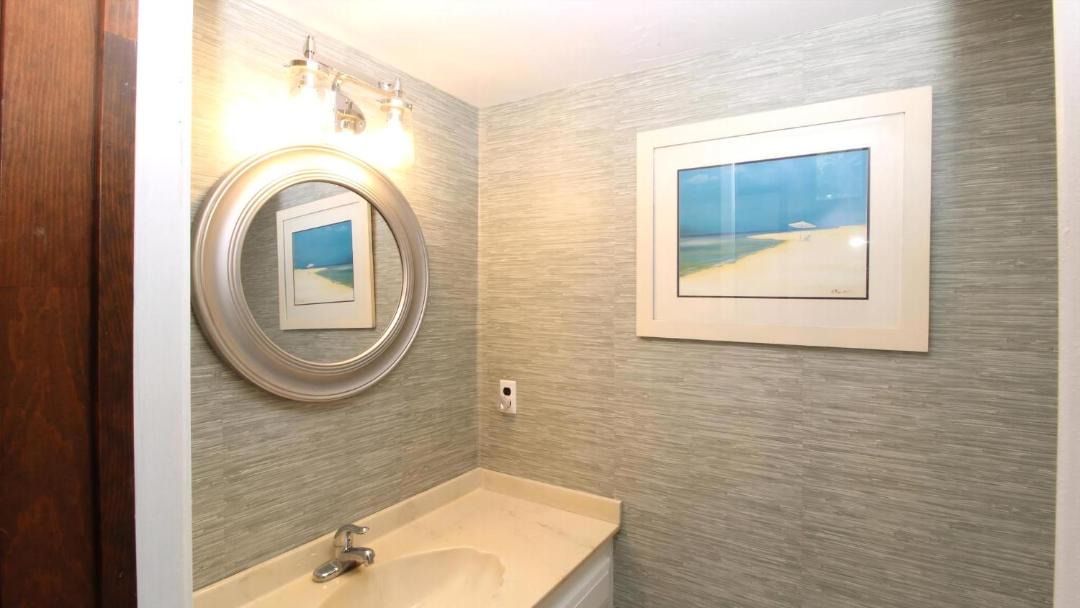 Photo of Bathroom in Admiral Estates