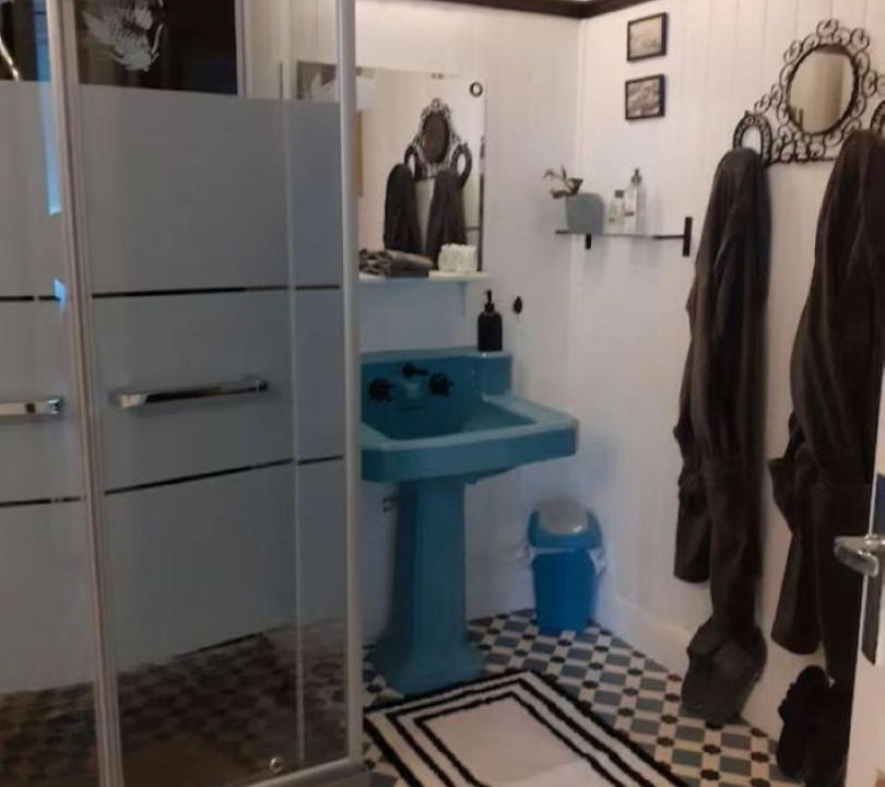 Photo of Bathroom in Roz-sur-Couesnon