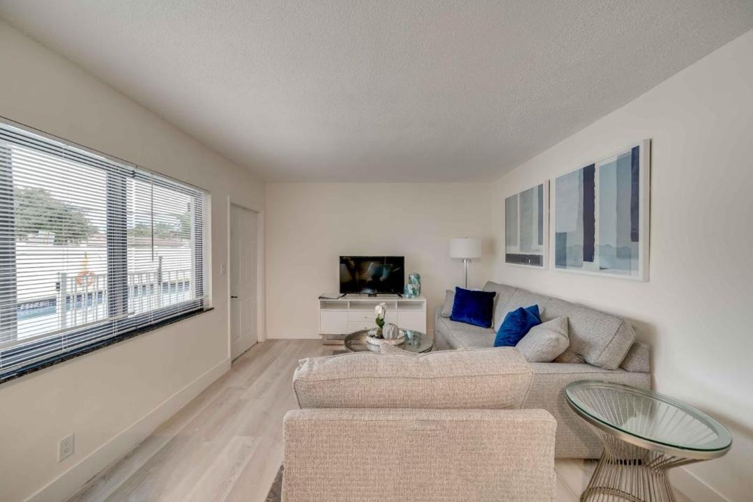 Photo of Others in Imperial Point