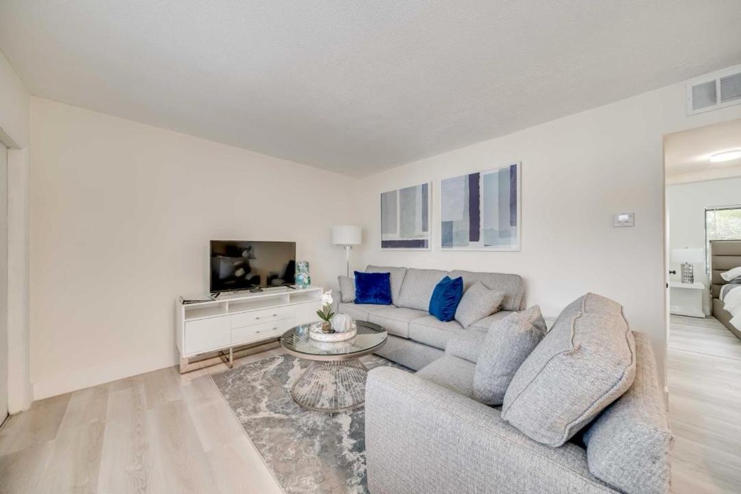 Photo of Others in Imperial Point