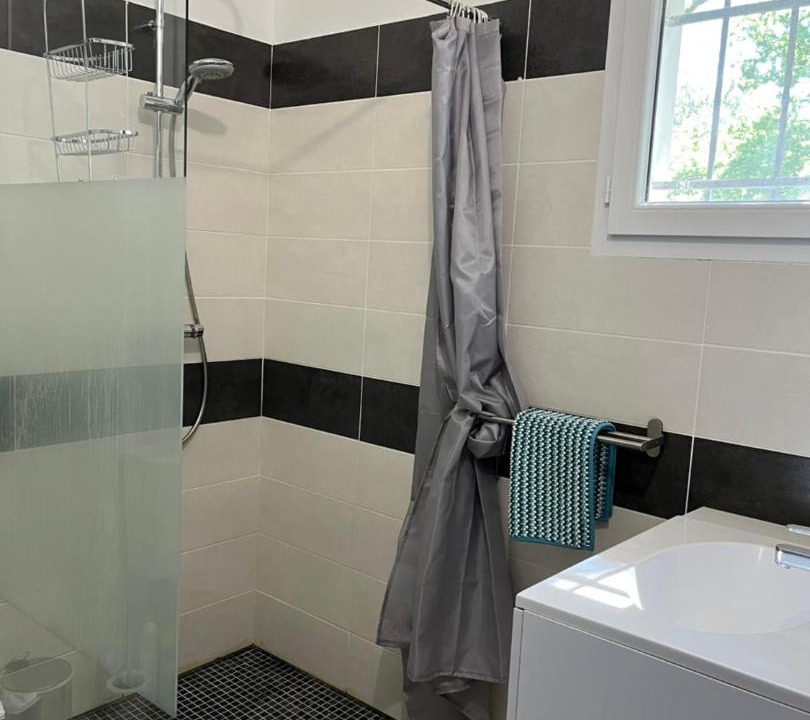 Photo of Bathroom in Valaurie