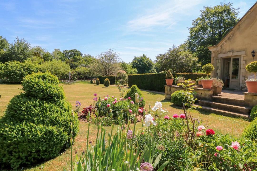 Photo of Others in Black Bourton