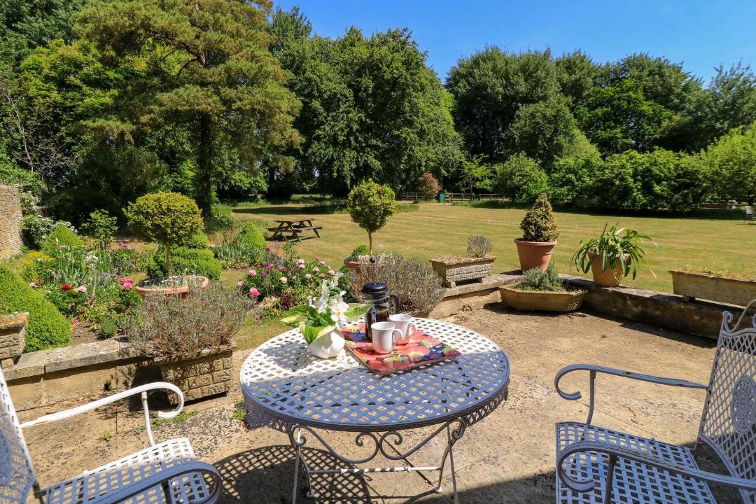 Photo of Others in Black Bourton