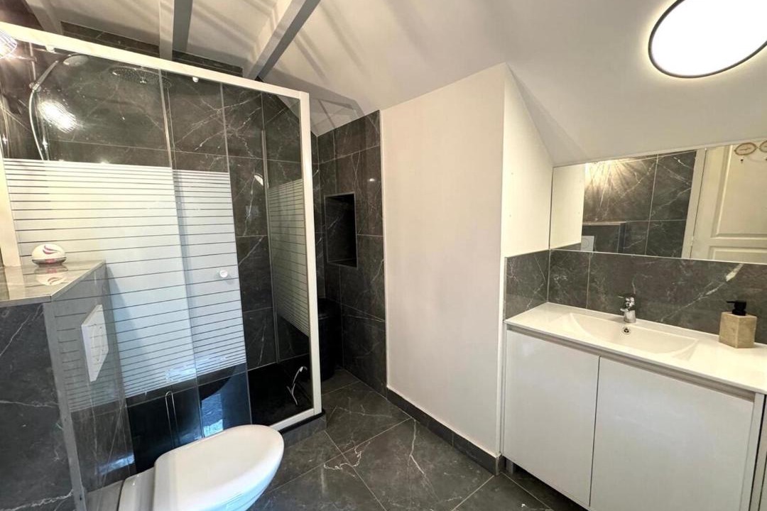 Photo of Bathroom in Villeneuve-sur-Yonne