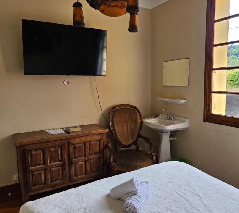 Photo of Others in Yenne